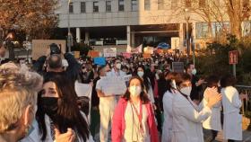 Sanitarios del CHUAC de A Coruña vuelven a protestar en una multitudinaria manifestación