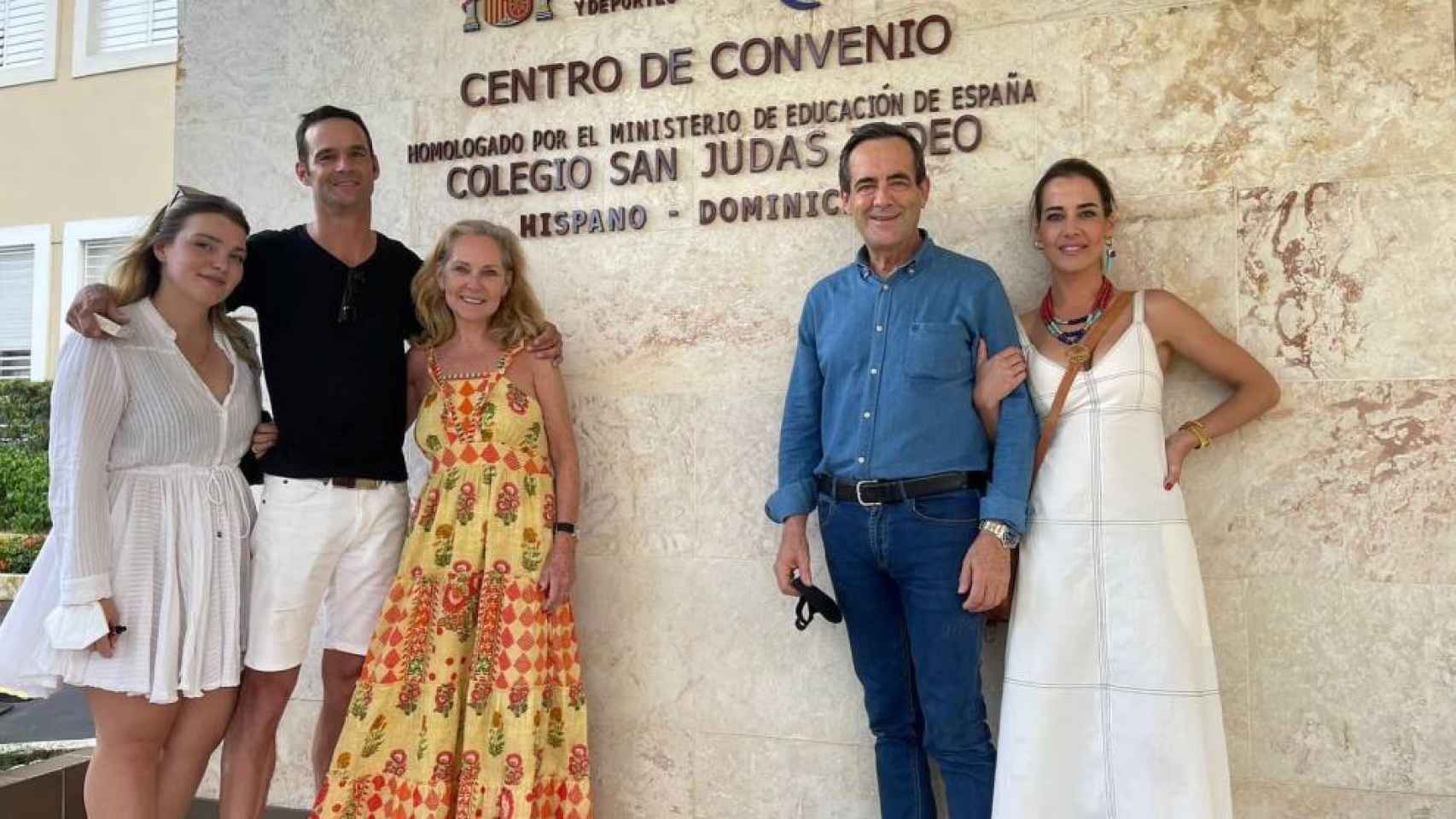 La familia Bono-Rodríguez en Santo Domingo. (Foto: Facebook)