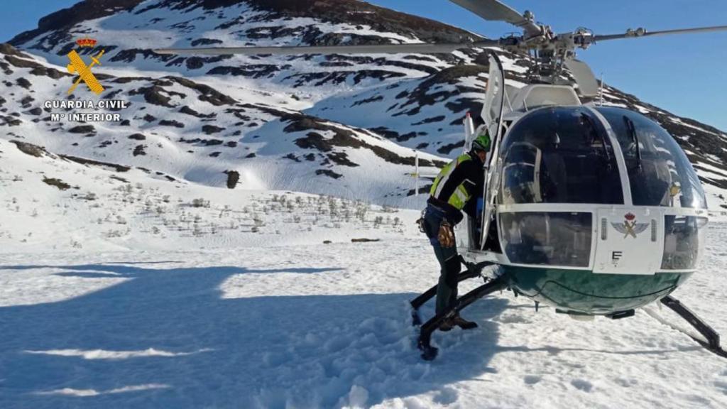 Efectivos de la Guardia Civil rescatan al montañero