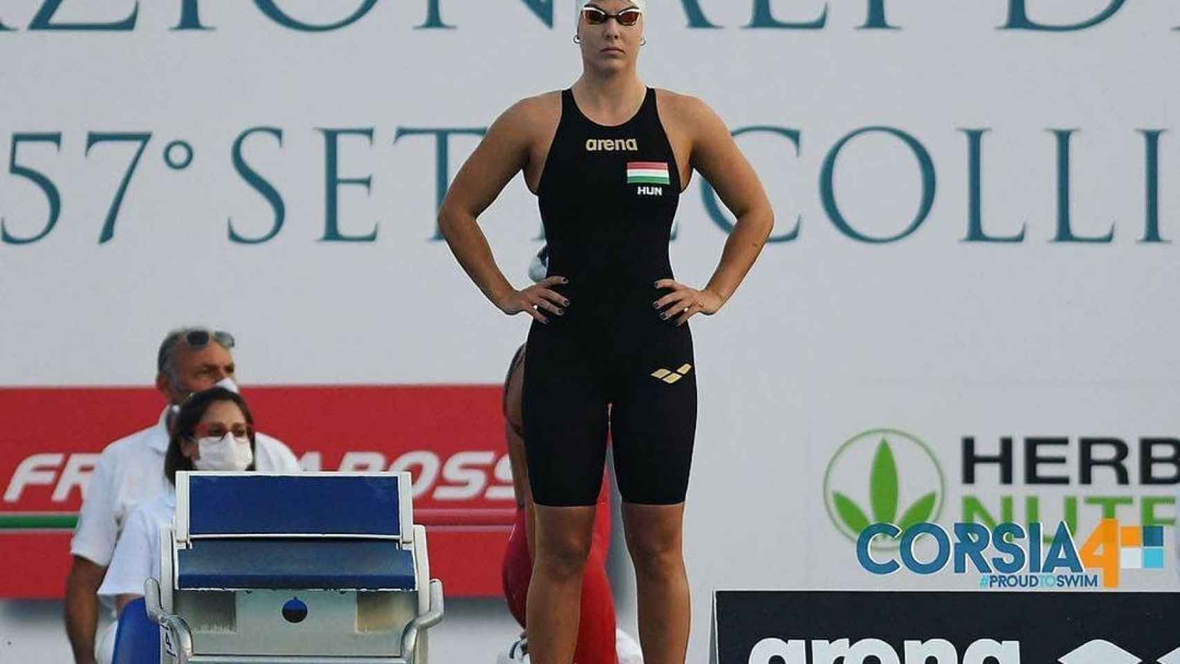 La nadadora Liliana Szilágy antes de una competición