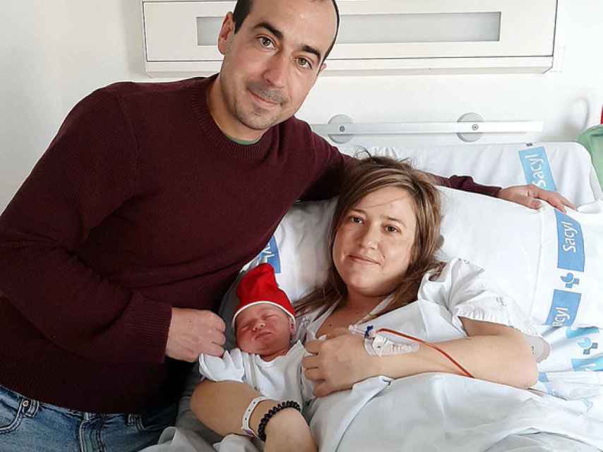 El primer bebé de Burgos de 2022 se llama Adriana y ha pesado tres kilos