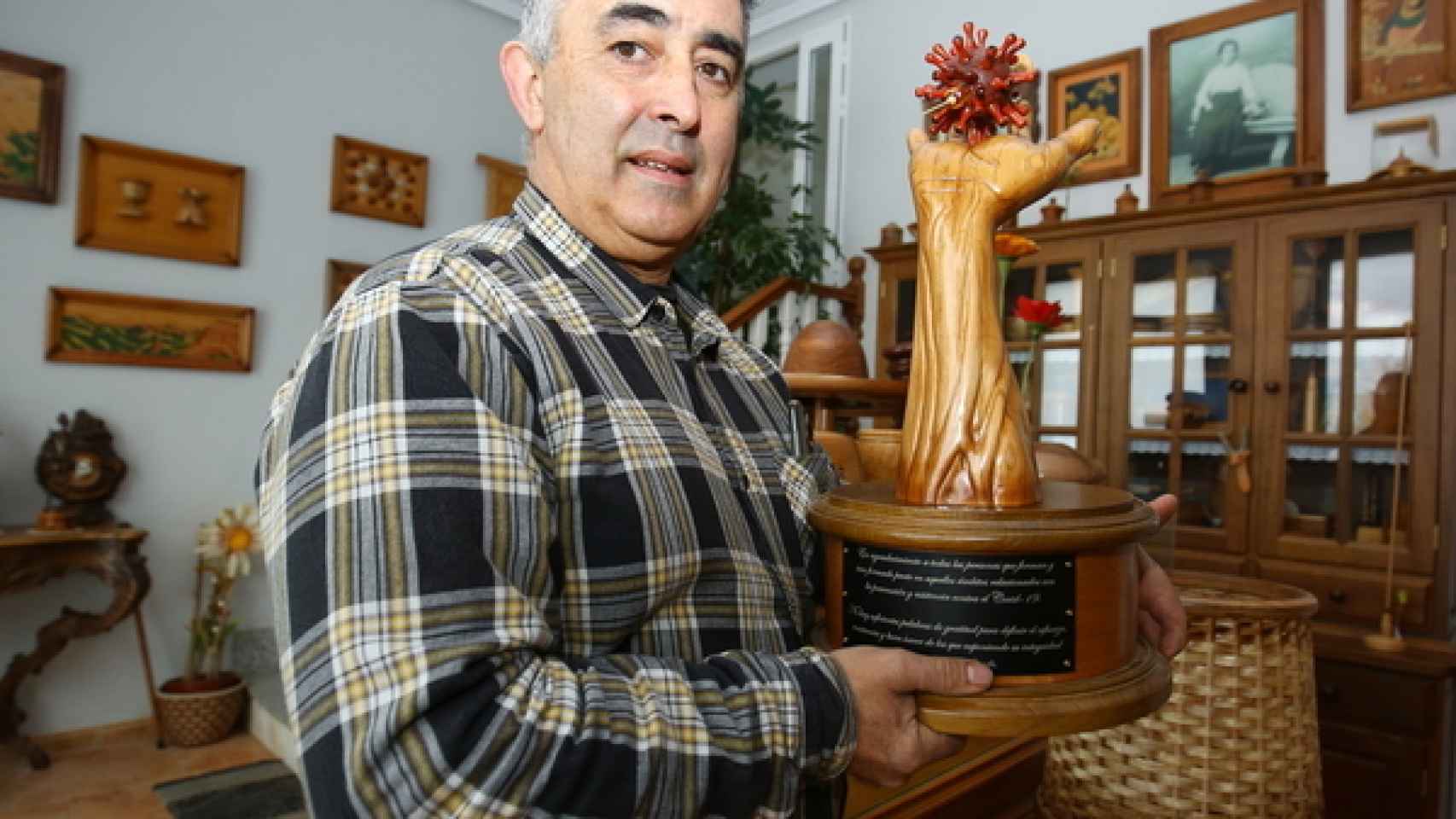José Pérez Puerto, artesano del municipio berciano de Cabañas Raras