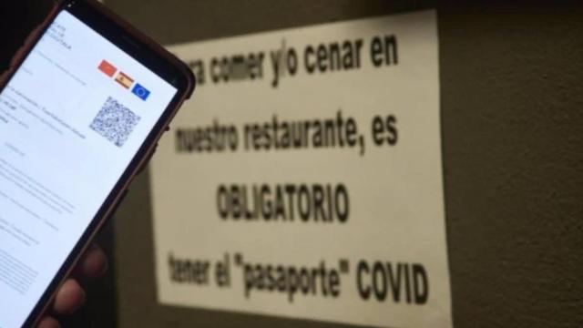 Un establecimiento exige el pasaporte Covid para entrar.