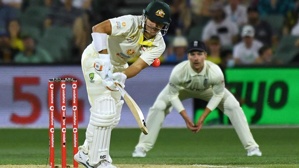 Un jugador de cricket de la selección de Australia durante un partido ante Inglaterra.