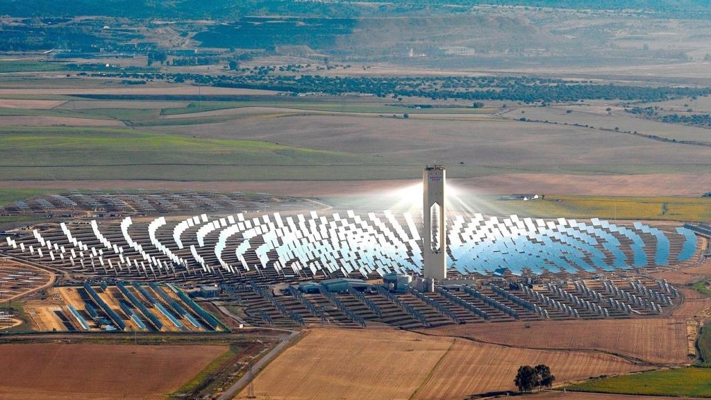 Planta de energía termosolar de Abengoa en Sanlúcar la Mayor (Sevilla).