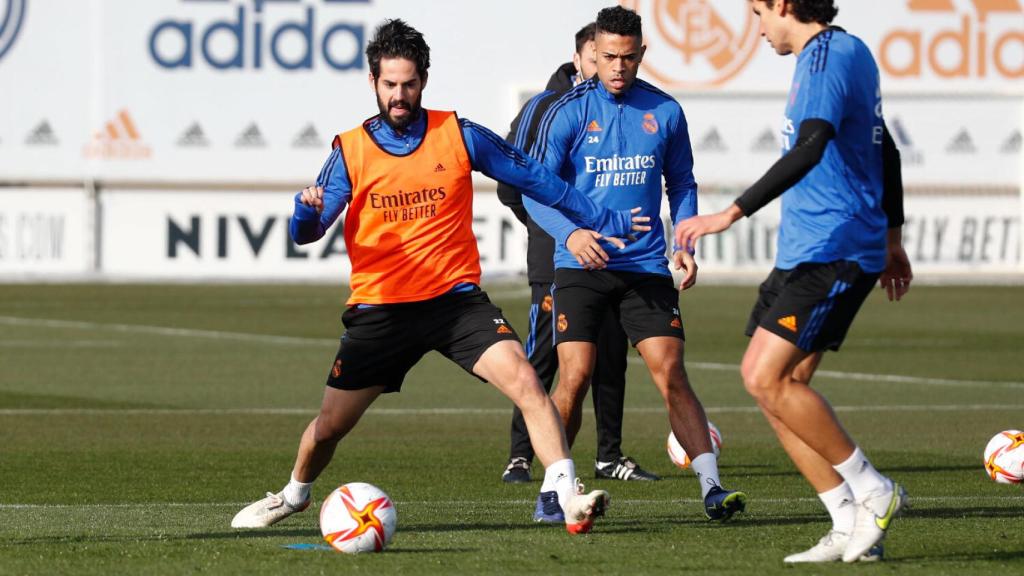 Isco Alarcón, Mariano Díaz y Jesús Vallejo entrenando.