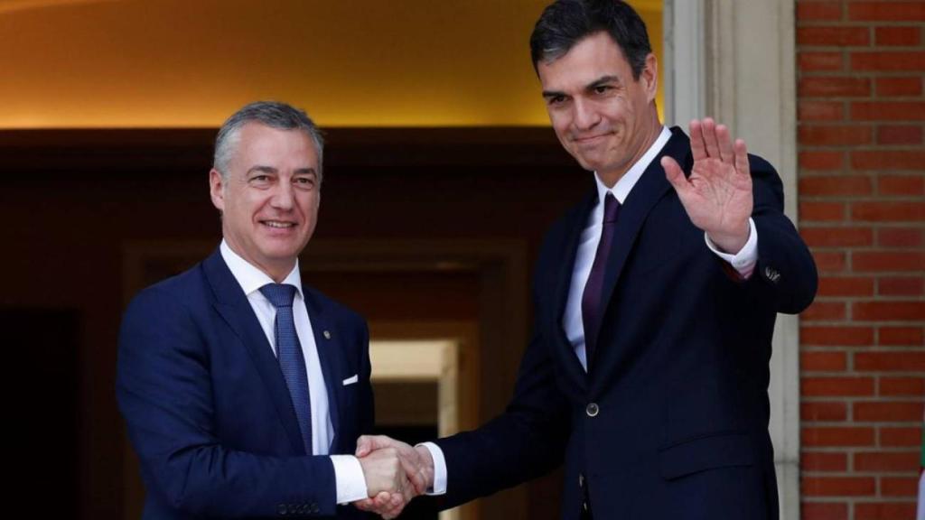 El lehendakari, Iñigo Urkullu, y el presidente del Gobierno, Pedro Sánchez, en Moncloa.