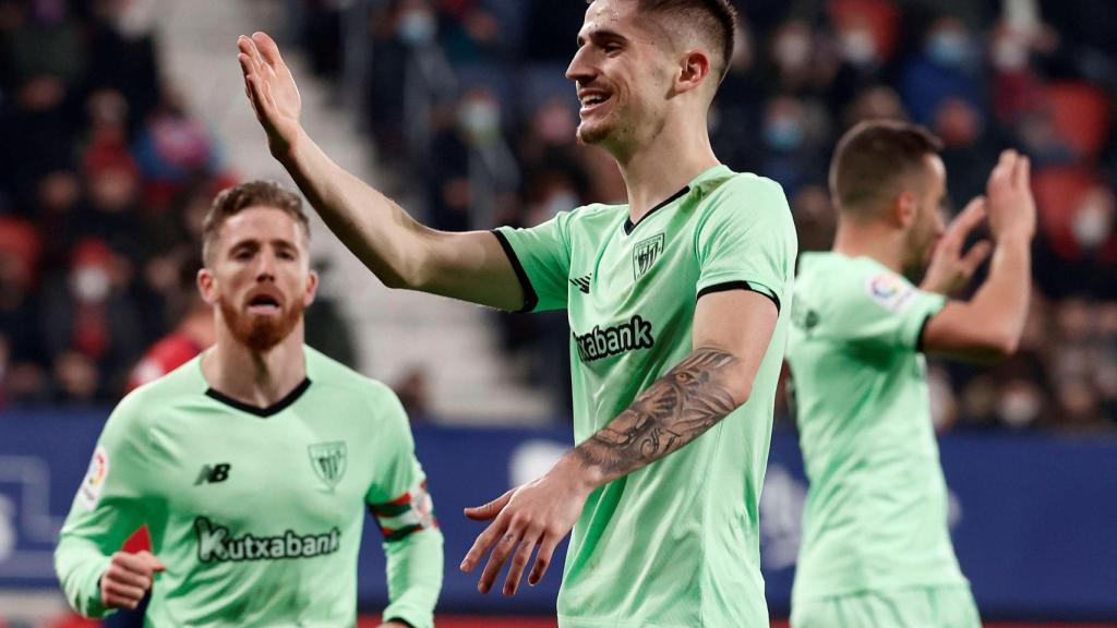 Oihan Sancet celebra uno de sus goles frente a Osasuna.