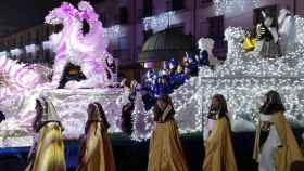 Imagen de una carroza de los Reyes Magos en Palencia