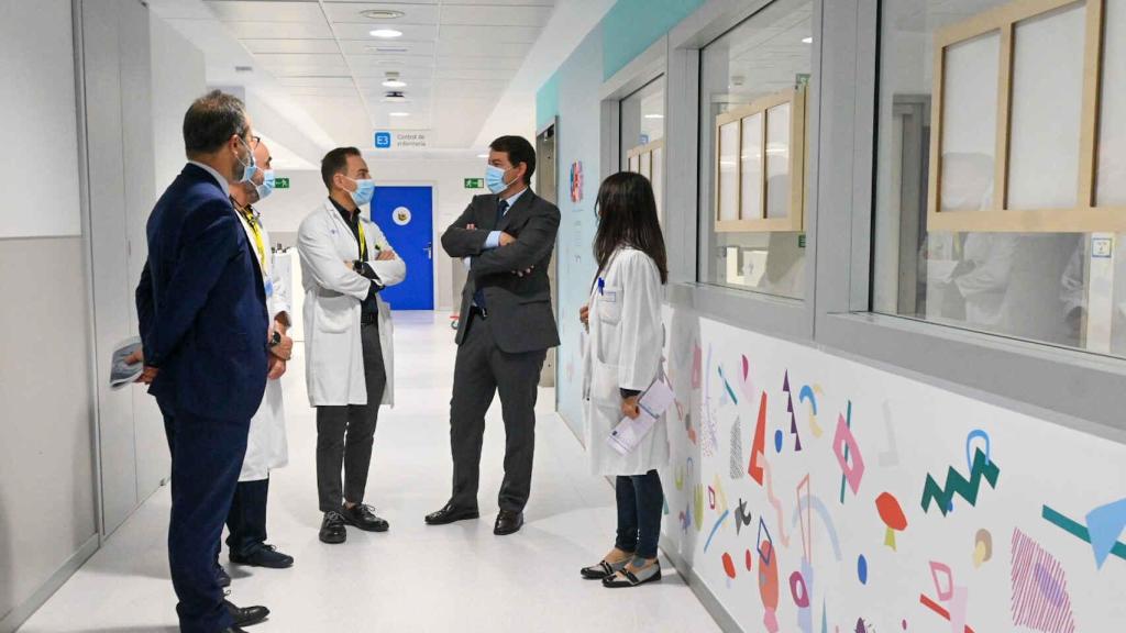 Mañueco, durante la visita que realizó el pasado mes de octubre al nuevo hospital de Salamanca