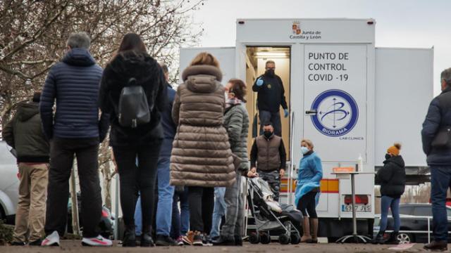 Campaña de test de antígenos en una unidad móvil en Ciudad Rodrigo