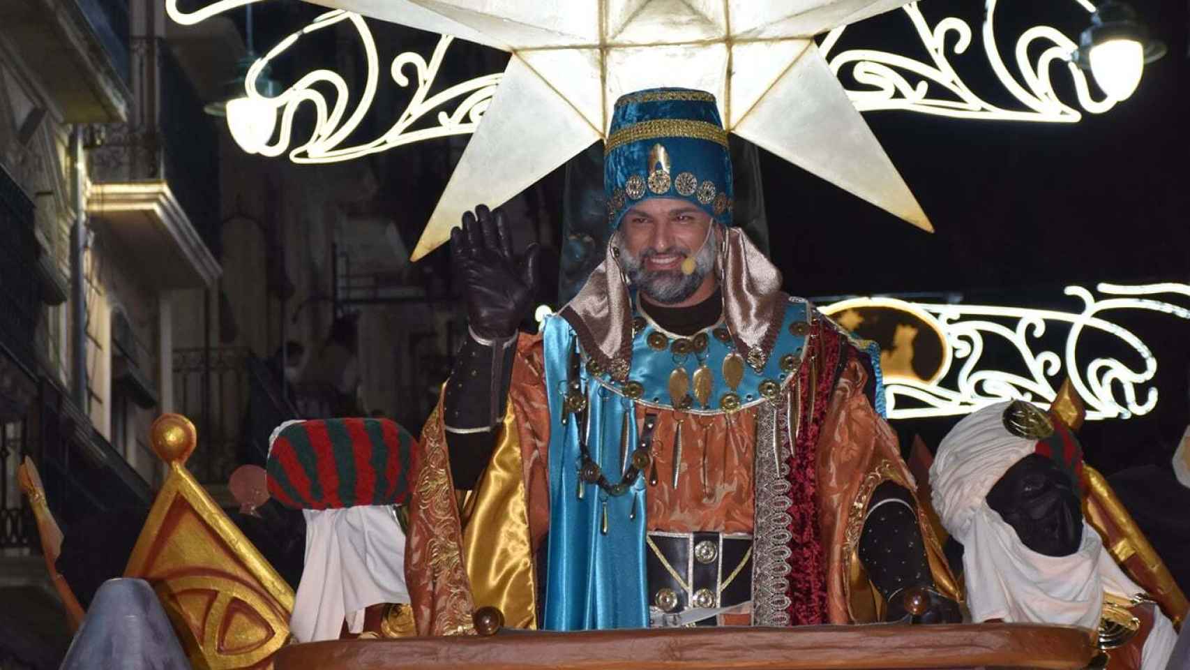 El embajador anuncia en la víspera la llegada de los Reyes Magos a Alcoy.