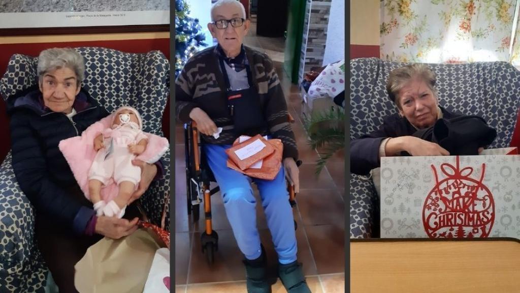 Algunos de las personas mayores de la residencia Carmen Mena abriendo sus regalos.