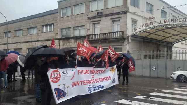 Concentración de trabajadores a las puertas del astillero Hijos de J. Barreras de Vigo.