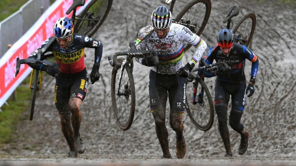 Van der Poel y Van Aert en una carrera de ciclocross