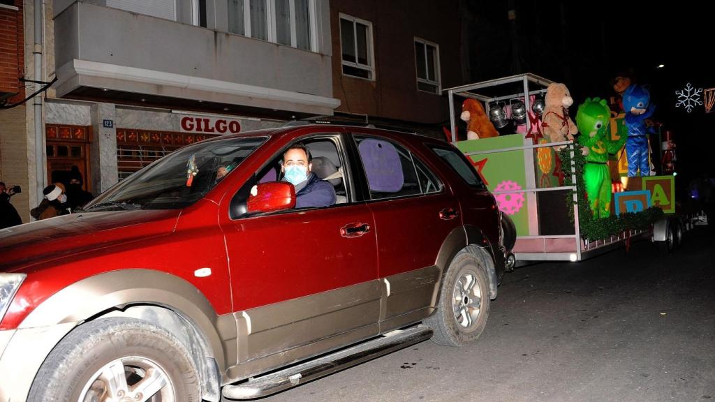 Paco Núñez, al volante en la Cabalgata de Almansa (Albacete). Fotos: Luis Bonete