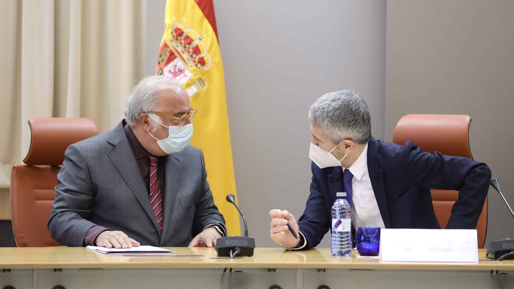 Pere Navarro (DGT) y Fernando Grande-Marlaska (Ministerio del Interior) en la presentación del balance de siniestralidad 2021.