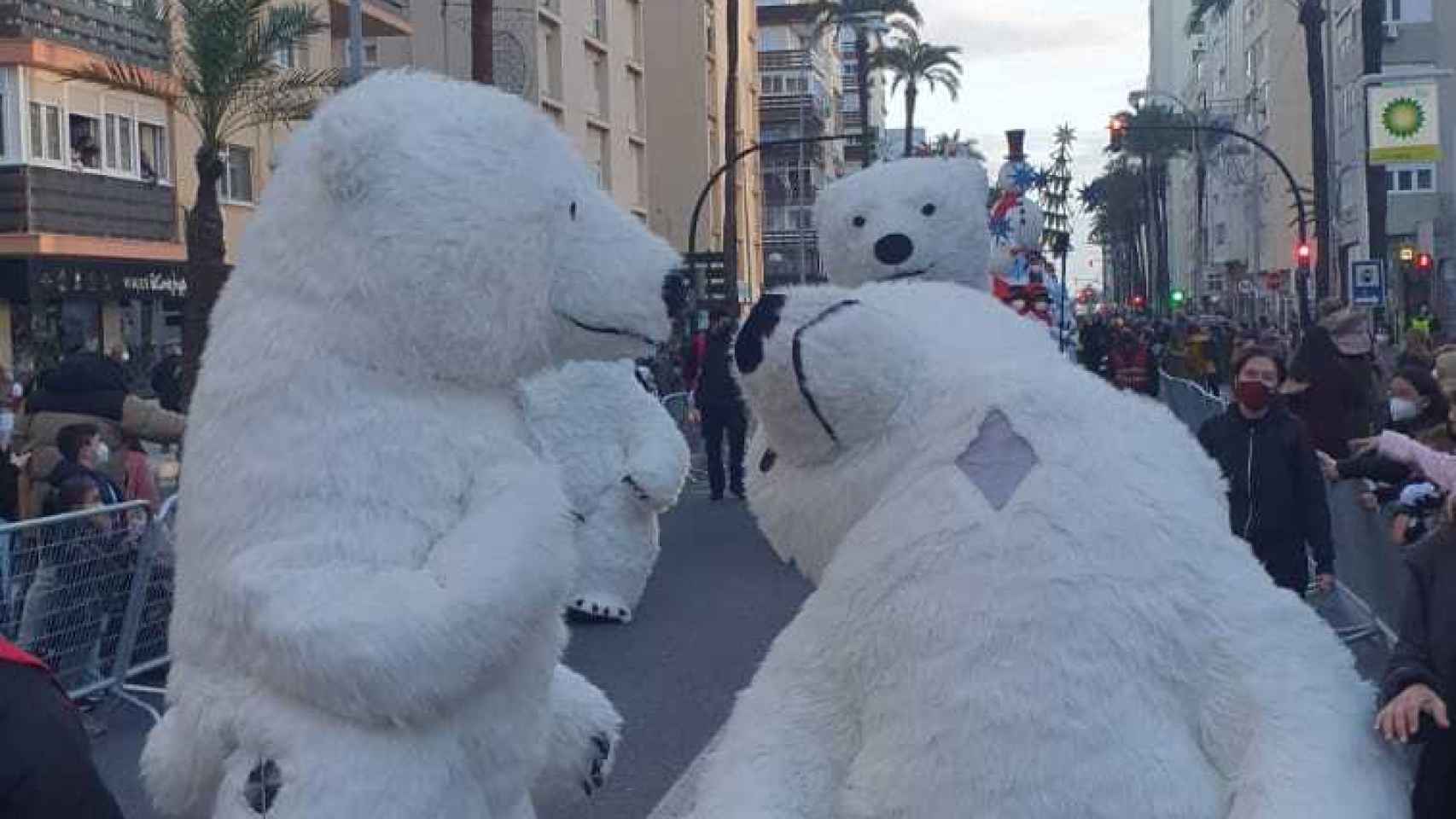 La imagen que enviaron avisando de que algo no estaba yendo bien con el oso en la Cabalgata de Cádiz.