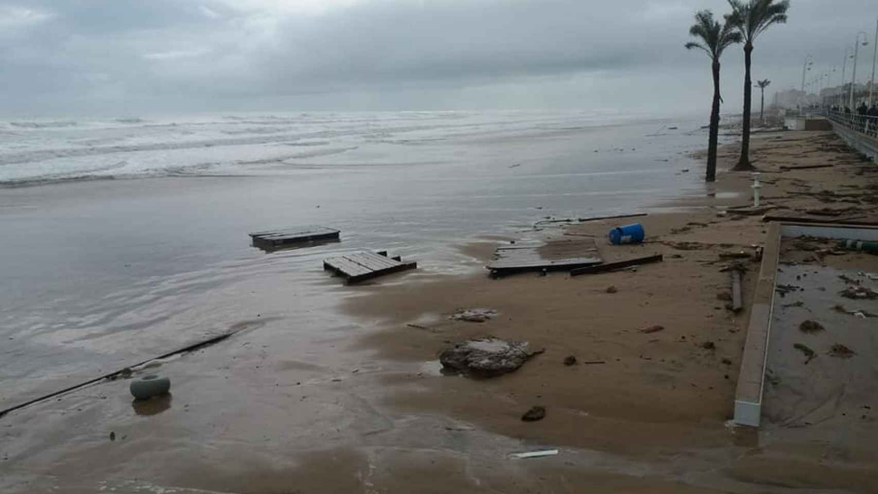Estado de la playa Babilonia de Guardamar tras el temporal de 2020.