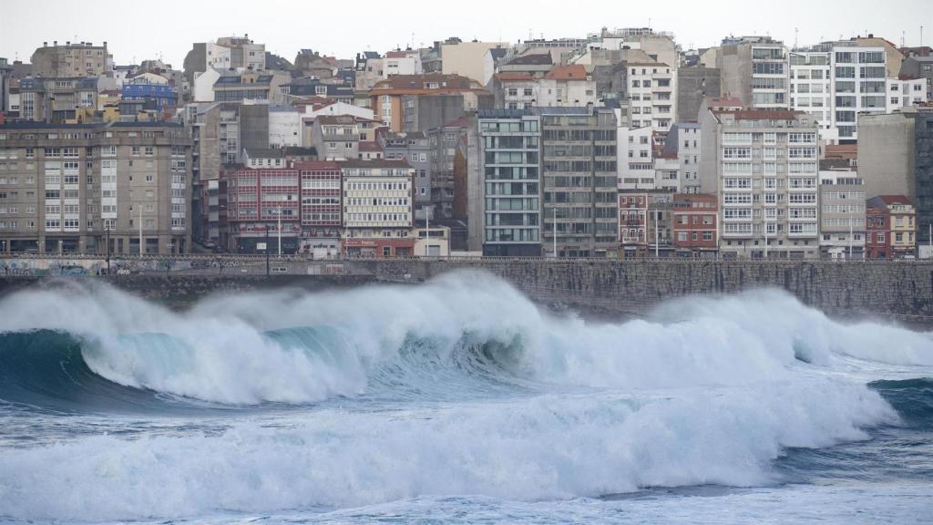 A Coruña acometerá este lunes los trabajos de restauración de la duna de Riazor