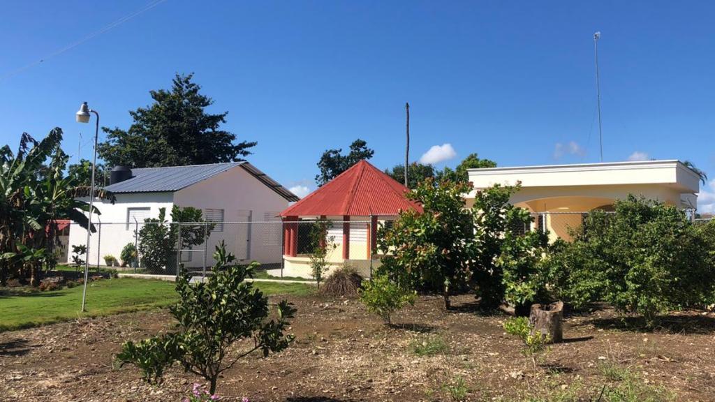 La casa del abuelo Juan Bautista, 'Bobo', ya remodelada, en la que creció Julissa, en Conuco.