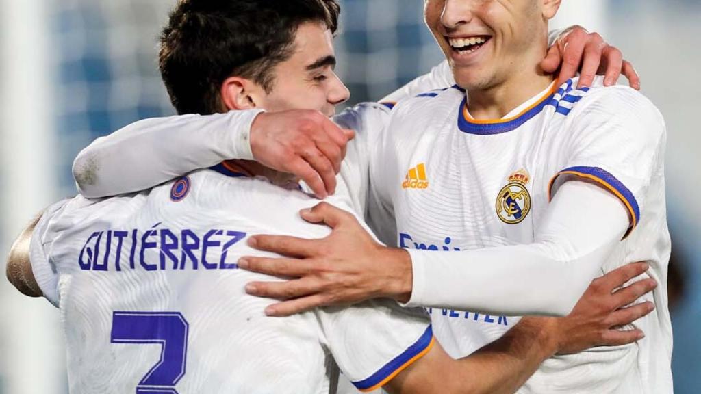 Miguel Gutiérrez e Iván Morante celebran un gol con el Real Madrid Castilla.