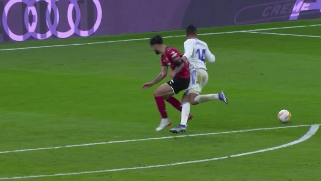 Penalti pitado sobre Casemiro