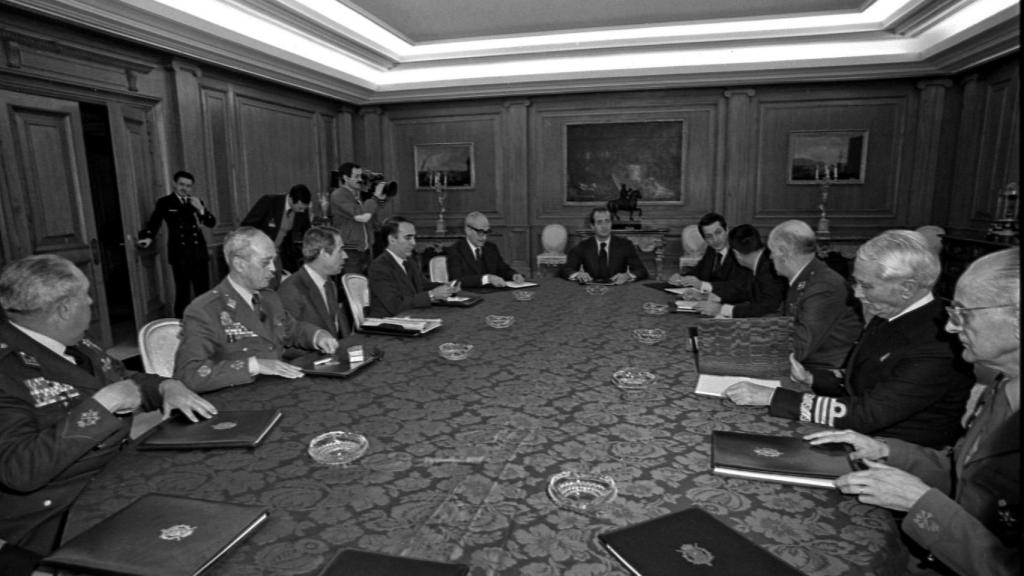 La reunión de la Junta de Defensa Nacional tras el 23-F a la que asistió Francisco Laína como director de Seguridad del Estado.