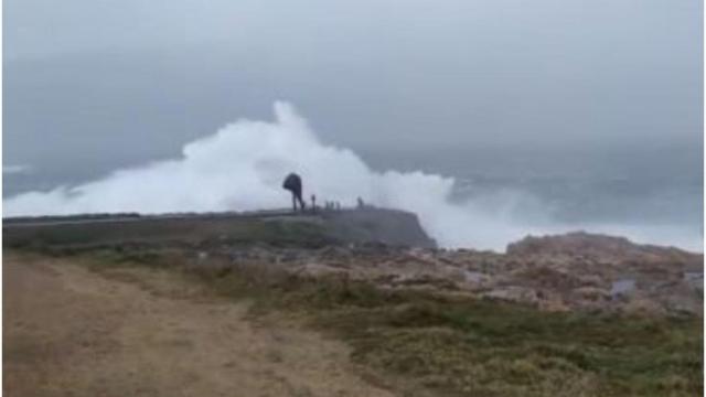 Fuerte oleaje en Punta Herminia en una foto de archivo.