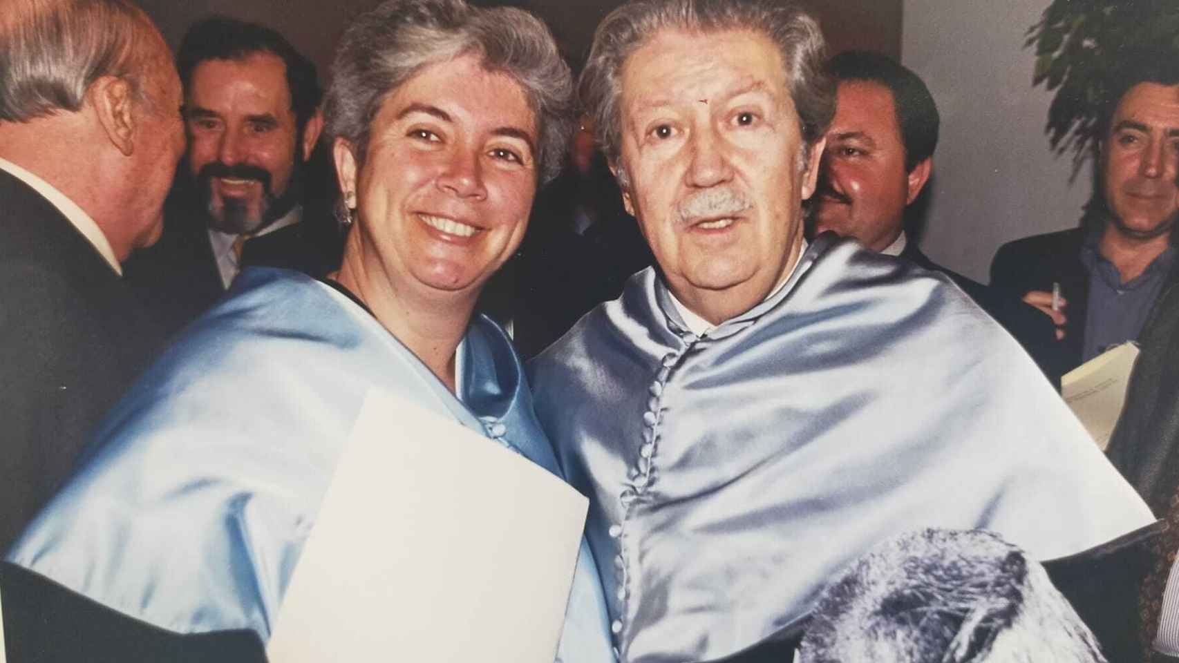 Lola Alcántara junto a su padre cuando la UMA le nombró doctor honoris causa.