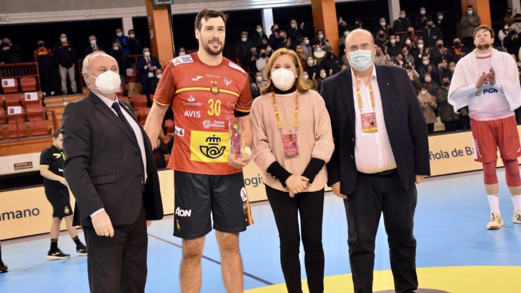 Gedeón Guardiola junto a Rosa Ana Rodríguez y José Luis Martínez Guijarro.