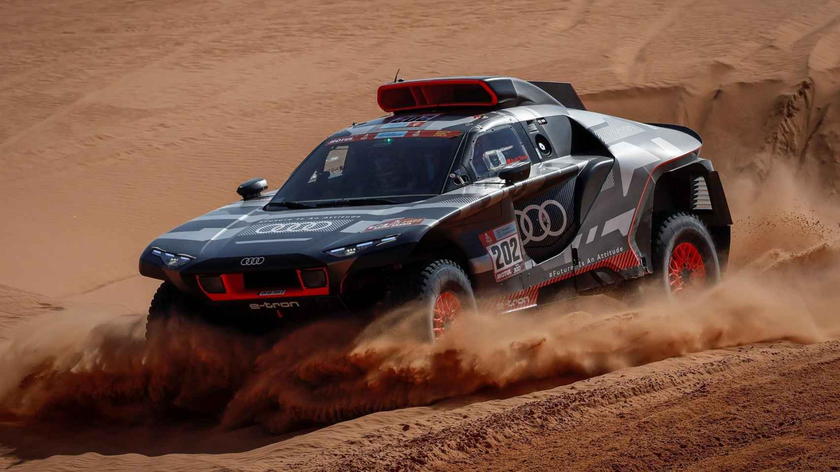 El coche de Carlos Sainz en la séptima etapa del Rally Dakar 2022 entre Riad y Al Dawadimi