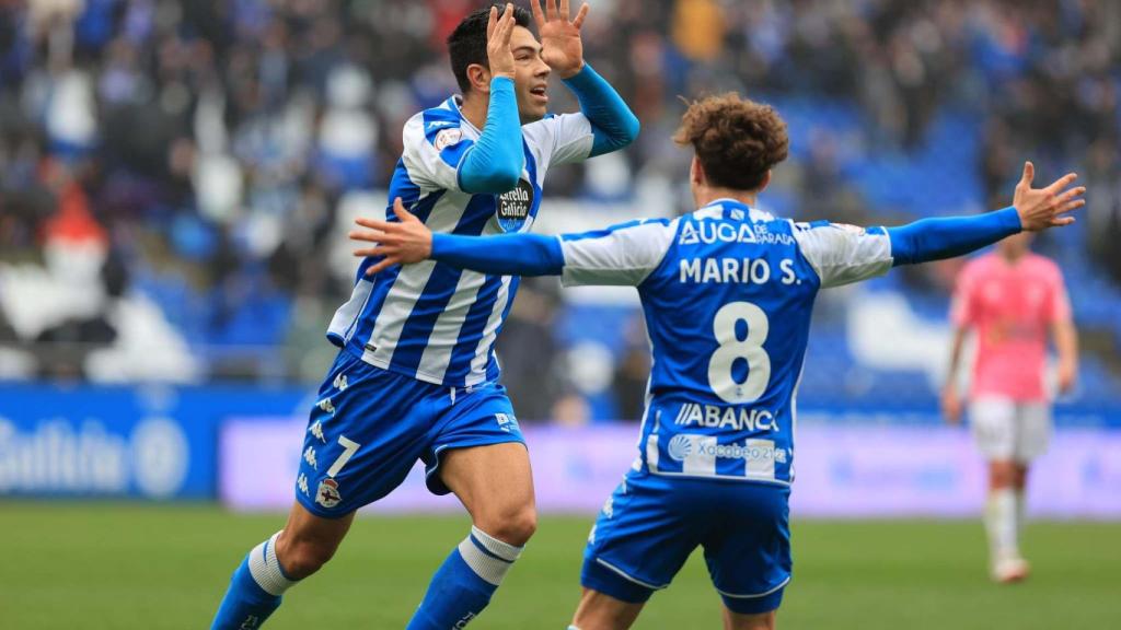 Miku celebra junto a Soriano el gol del triunfo ante el Talavera.