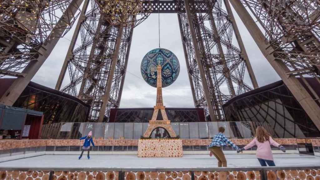 Patinaje en la Torre Eiffel (París)