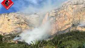 Un incendio arrasa 8 hectáreas del parque natural del Montgó.