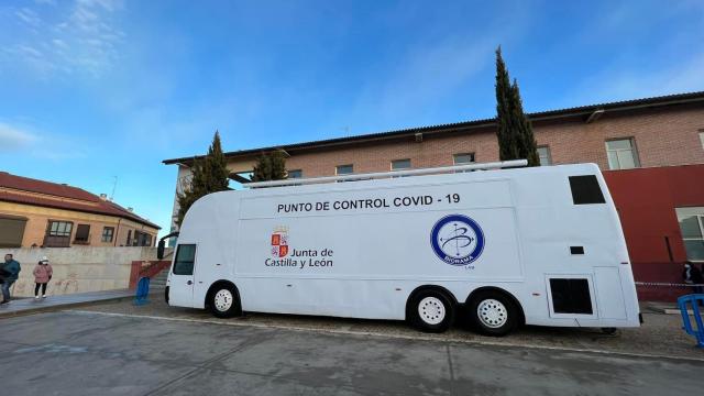 Autobús test de antígenos en Toro