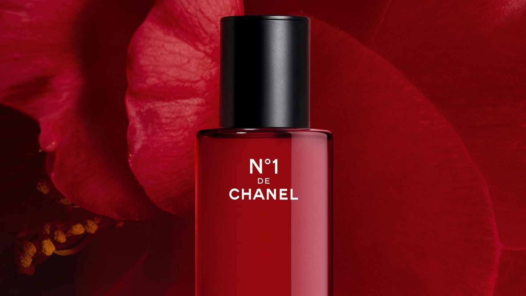 Chanel ha lanzado la línea de belleza Nº 1, basada en la camelia roja.