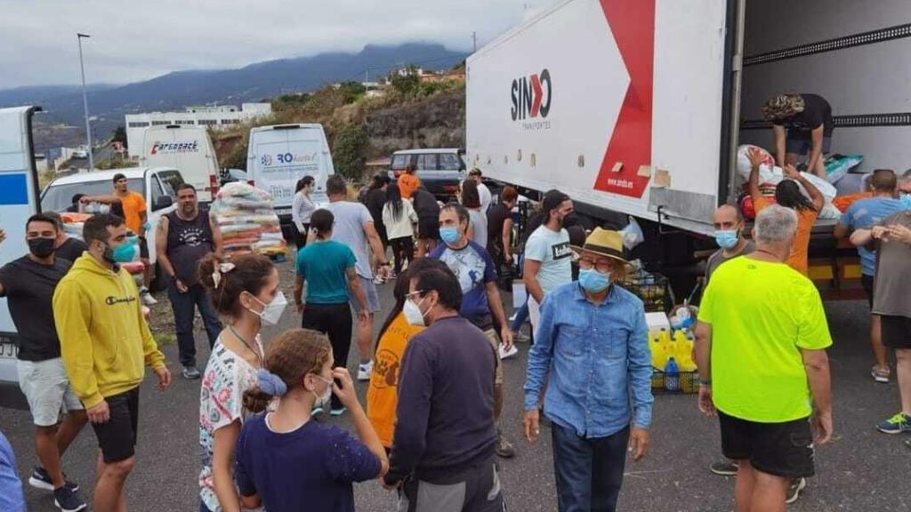 Recogida de productos en Tenerife para el refugio de animales en La Palma.