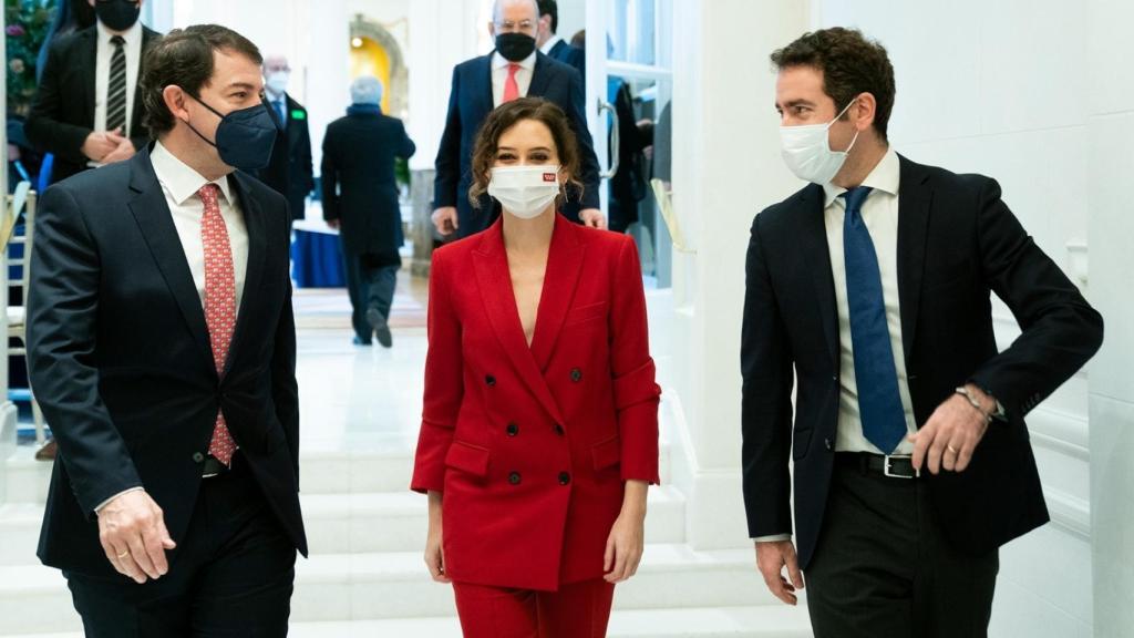 Alfonso Fernández Mañueco, Isabel Díaz Ayuso y Teodoro García Egea, en el Hotel Ritz de Madrid.