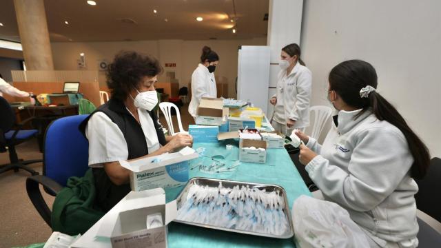 Galicia prevé acabar esta semana de poner la dosis de refuerzo a los gallegos de 40 a 49 años