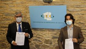 Juan Manuel Vieites, presidente de la CEG, y Luis Pérez Freire, director general de Gradiant, firmaron el convenio.