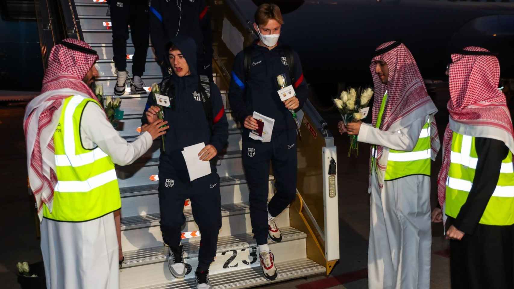 Los jugadores del FC Barcelona, recibidos en Arabia Saudí.