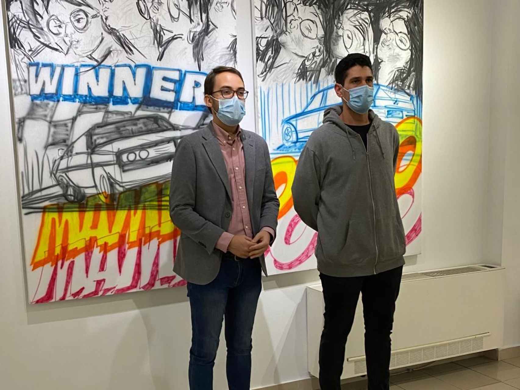Inauguración de la exposición de Álvaro Perote por el concejal de Juventud