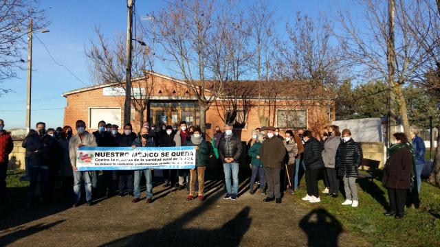 Concentración a las puertas del consultorio de Boada