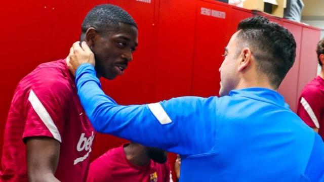 Ousmane Dembélé y Xavi Hernández