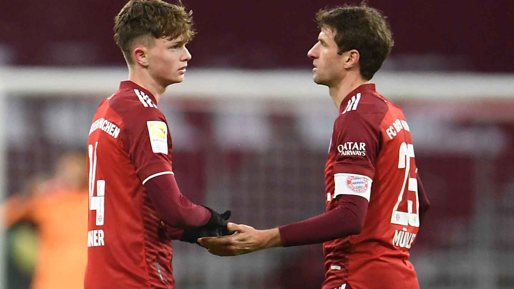 Paul Wanner y Thomas Müller, en un partido del Bayern Múnich de la temporada 2021/2022