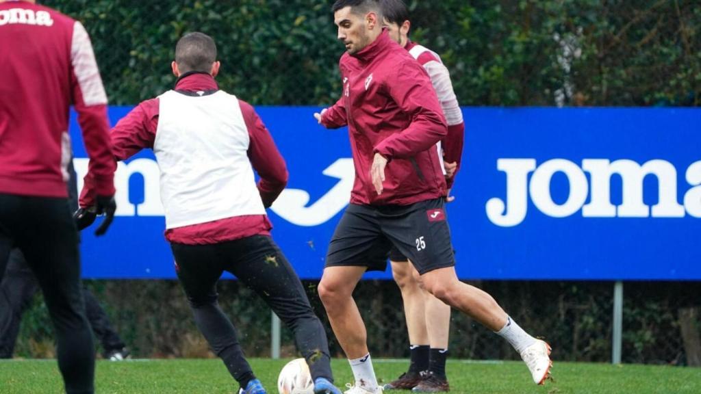 Chema Rodríguez en su primer entrenamiento con el Éibar. Foto: @SDEibar