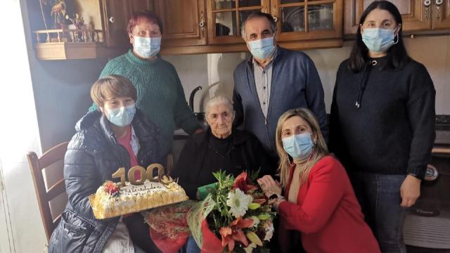 Primitiva Pazos celebra este martes su 100 cumpleaños en Vimianzo (A Coruña).