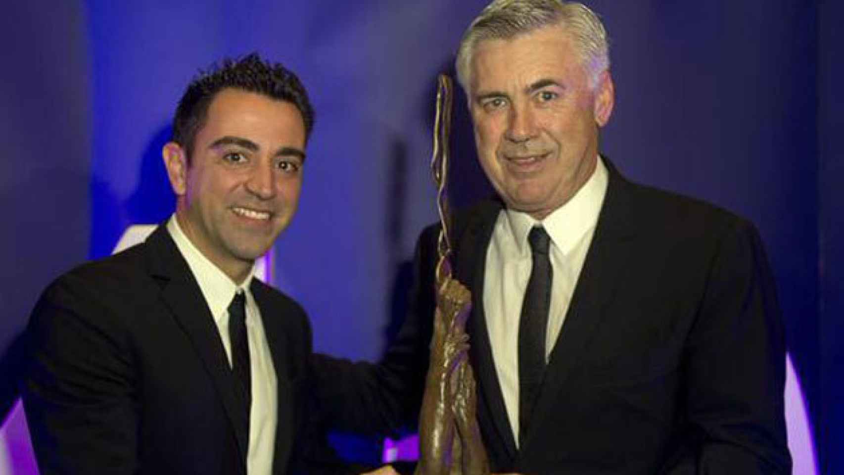 Xavi y Ancelotti, en los Leaders Awards en 2015