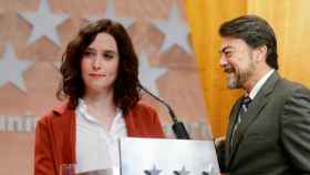 La presidenta de la Comunidad de Madrid, Isabel Díaz Ayuso, y el alcalde de Alicante, Luis Barcala.